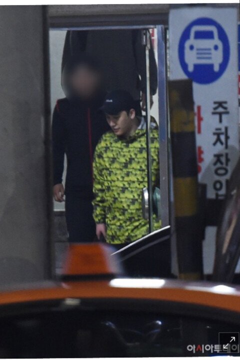 구속영장 기각된 승리 근황.jpg
