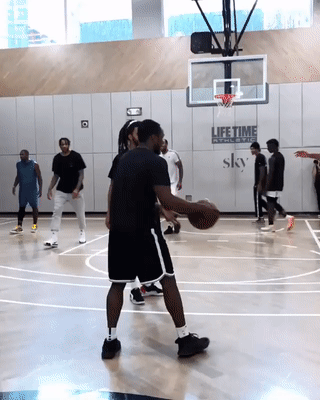 어빙도 놀라는 드리블..