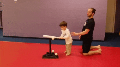 공을 눈에서 때면 안되~