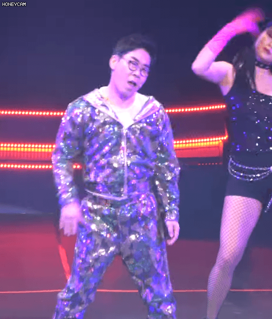 허리놀림이 예사롭지 않은 연우