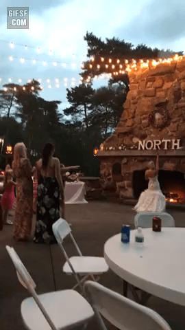 여자친구가 부케를 받자 남친의 반응