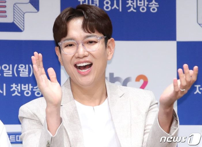 장성규가 웃을때 입만 웃는 이유