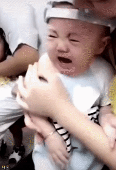 주사 처음 맞는 아기