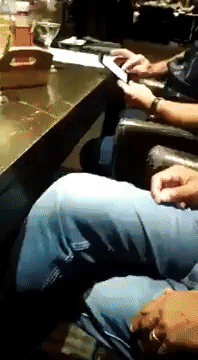 나이 들어도 변함없는 장난끼