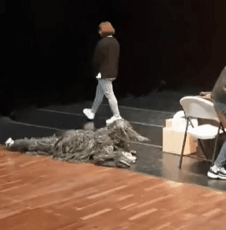 팬싸인회에 등장한 저격수