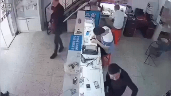 폭발하는 휴대폰을 처리하는 방법