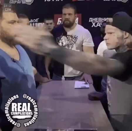 뺨때리기대회 챔피언에게 도전장을 내민 남자