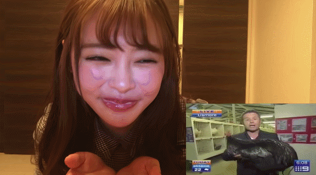 요구르트 머금고 웃음참기