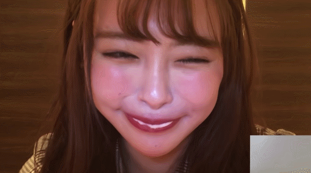 요구르트 머금고 웃음참기