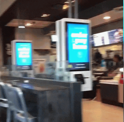 맥도날드 진상녀의 최후.gif