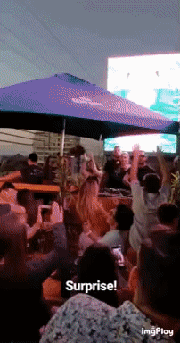 콘서트.. 상의탈의 금발..