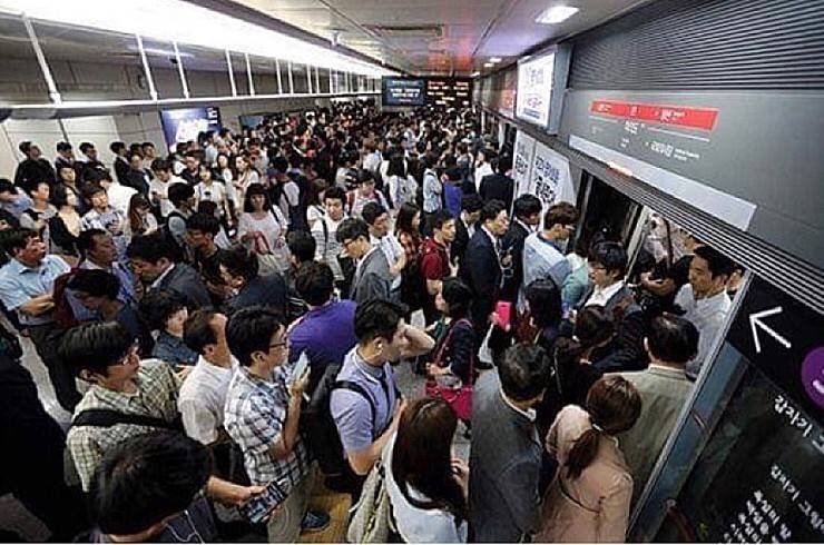 싱글벙글 9호선 지하철 출근길