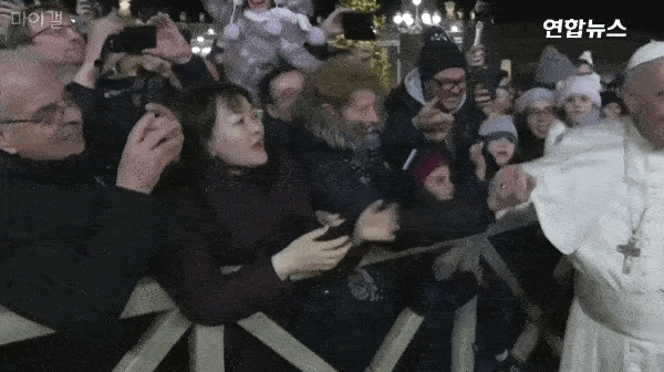 교황 시즌 1호 빡침.jpgif