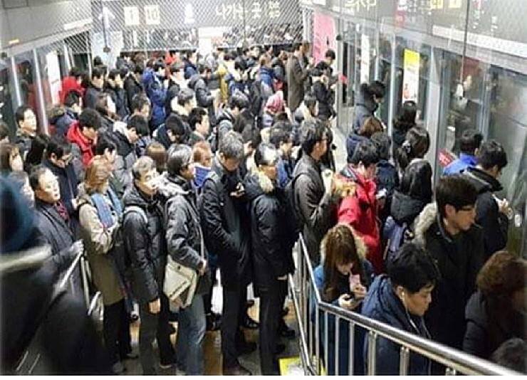 싱글벙글 9호선 지하철 출근길