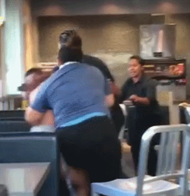 맥도날드 진상녀의 최후.gif