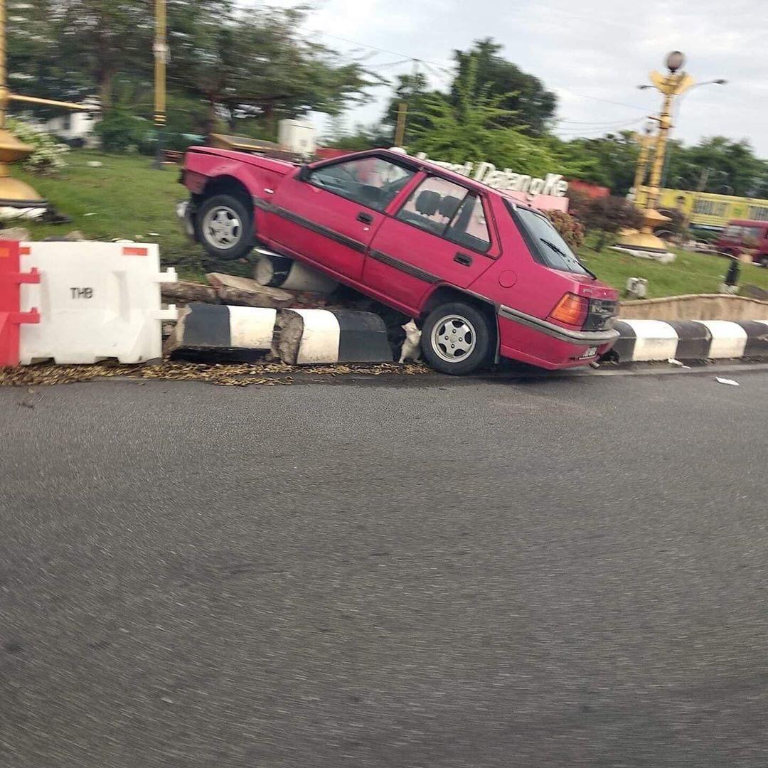 어떤 새끼가 여기다 주차했어?