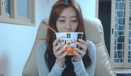 컵라면 먹는 BJ
