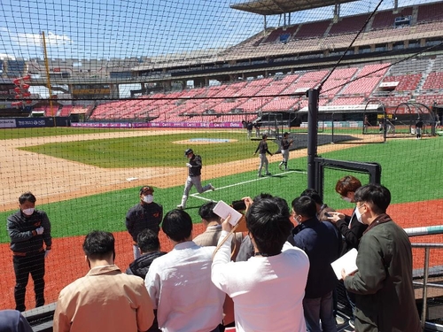 프로야구 현장 한목소리 5월 5일 개막 환영…희망 드리겠다(종합)