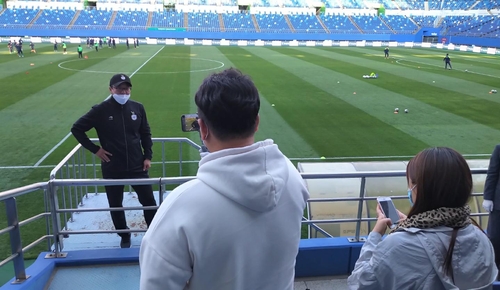 대전서 개막 앞둔 황선홍 감독 무관중 우려되지만 익숙해져야